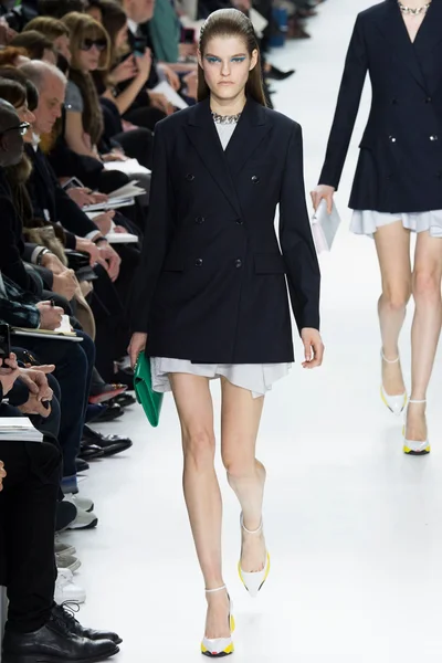 Look 25